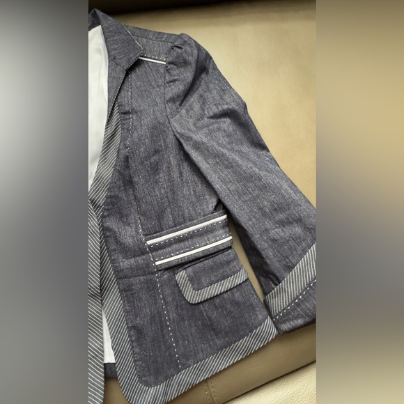 Jacket and pants suit in size 6, BEBE - Picture 2 of 16